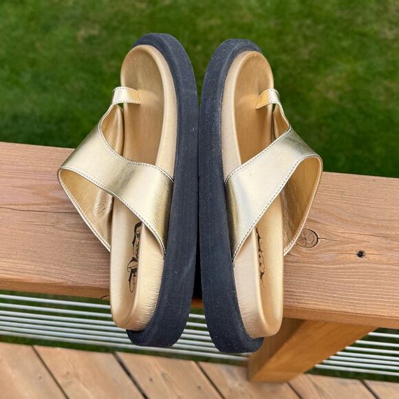 Kat Von D size 8 Poe Toe Wrap Loop Sandals - Metallic Gold Vegan Leather - Picture 10 of 14